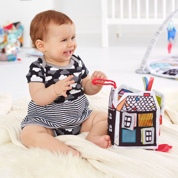 Skip Hop 香港 Sale Vibrant Village Peek & Play Soft Book